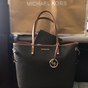 Michael Kors JetSet Travel Lrg DrStrg Tote Brn/Acn
